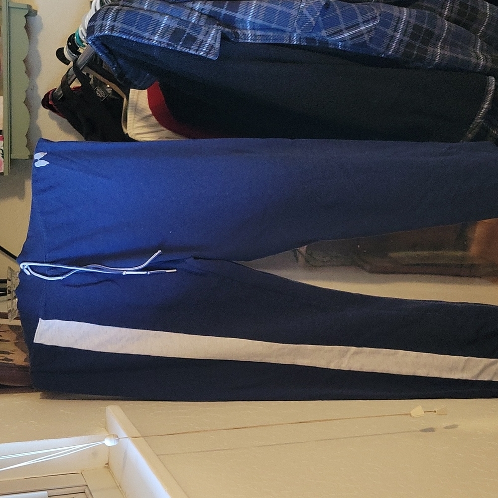 VS- sweatpants